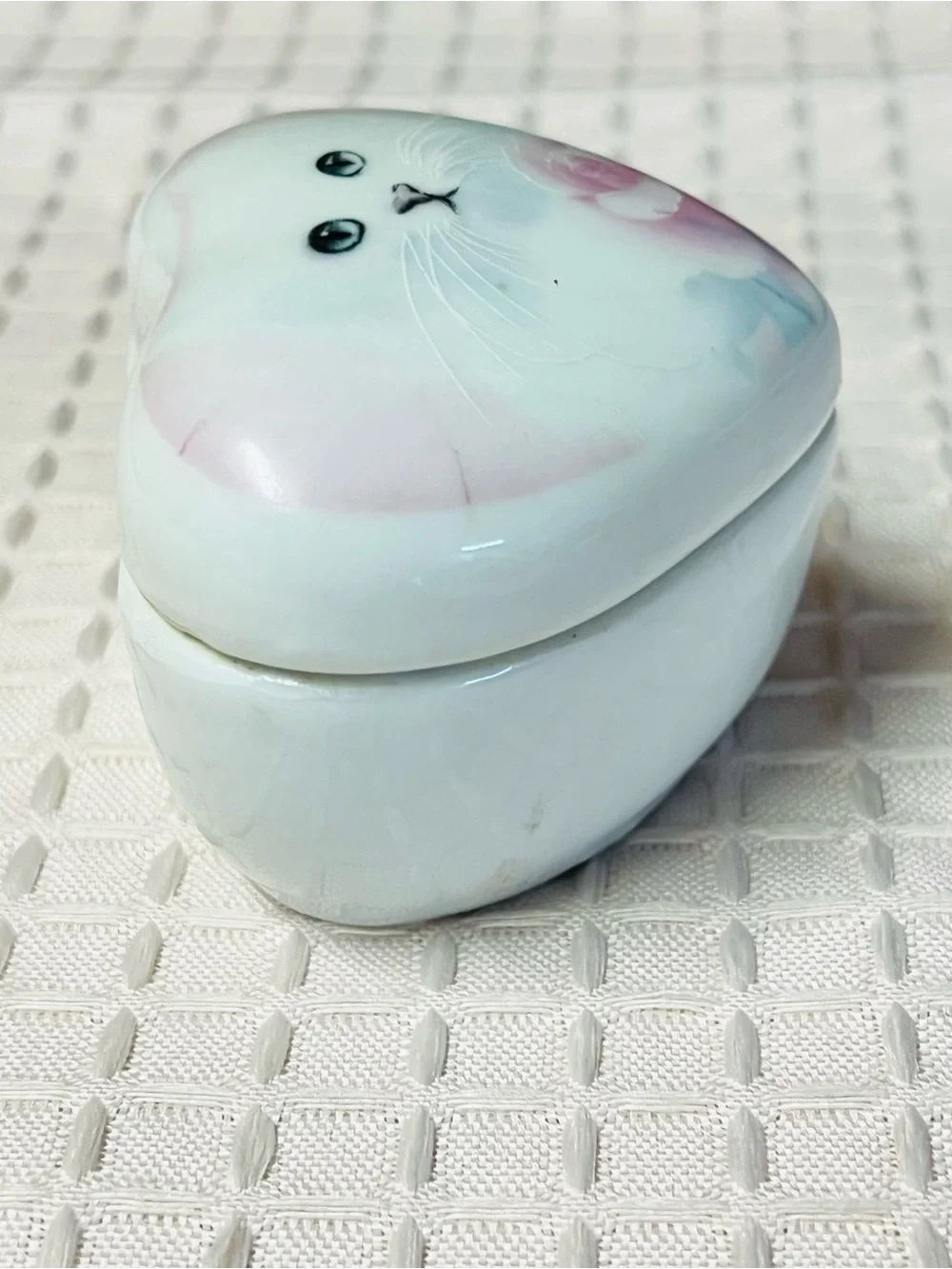 Vintage Otagiri White Cat & Rose Heart Porcelain Trinket Box